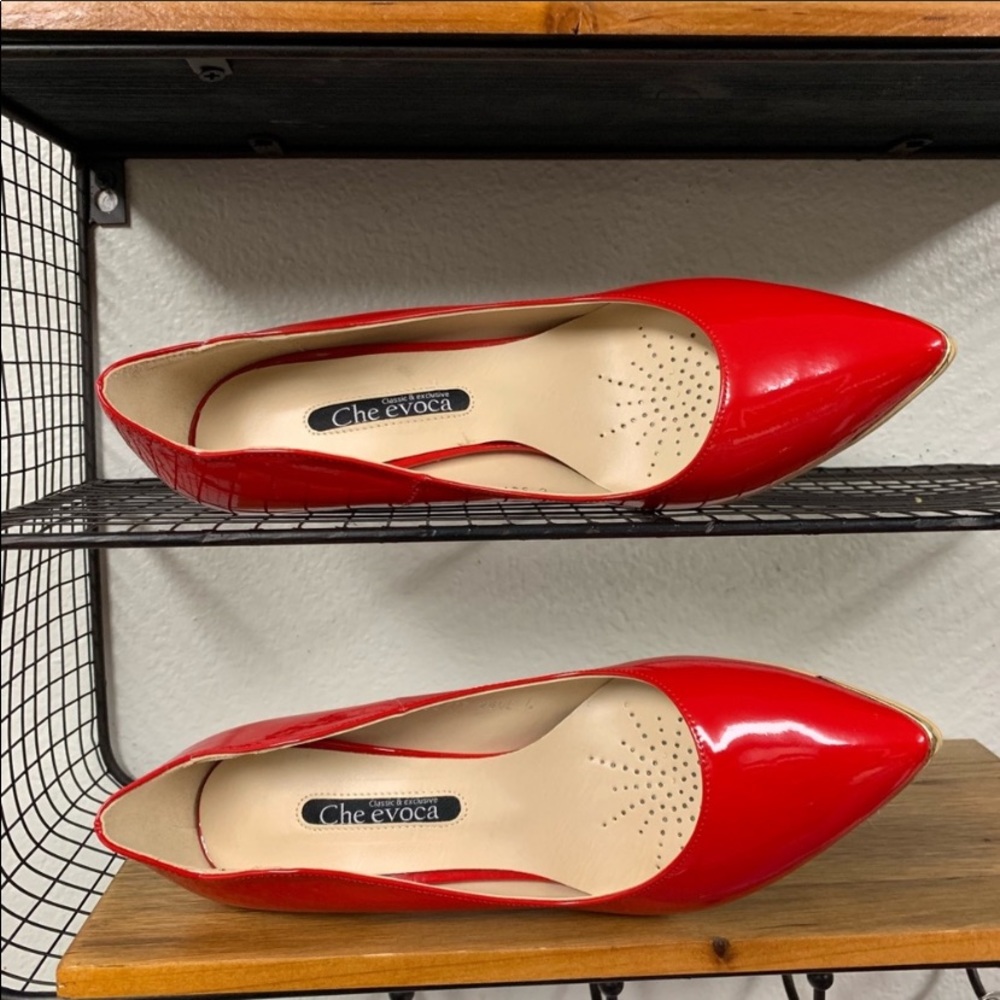Che Evoca 3” red pump heels New In Box - Picture 4 of 6
